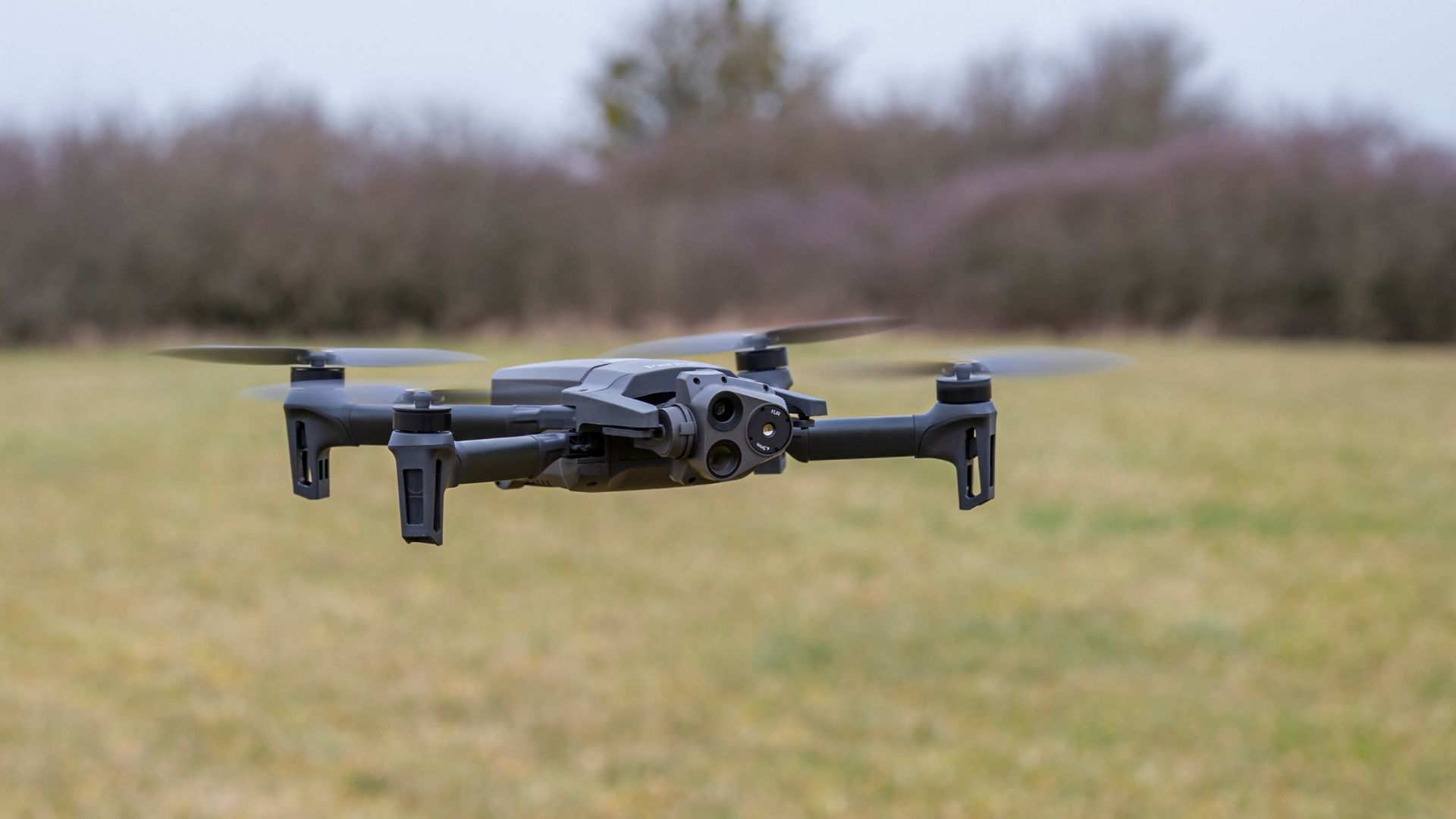 Le micro drone Parrot Anafi USA en vol.