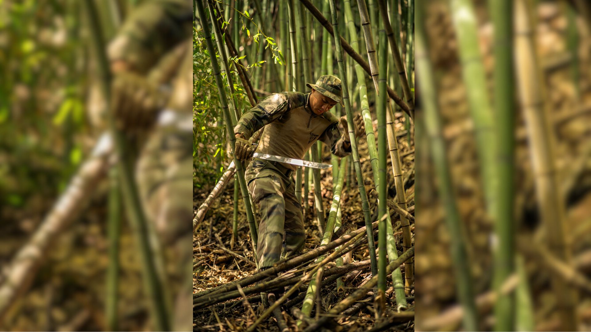 Découpe de bambous par un légionnaire.