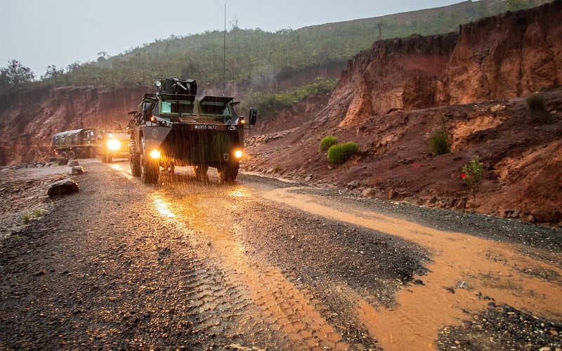 Du 24 avril au 6 mai, les Forces armées en Nouvelle-Calédonie (FANC) ont organisé l’exercice majeur CROIX DU SUD 2023. L’objectif était d’entraîner les forces armées françaises à conduire une opération interarmées et interalliées dans le domaine de la gestion de crise post-catastrophe naturelle et d’assistance humanitaire (Human Assistance Disaster Relief – HADR). Avec cet exercice, les FANC renforcent la résilience régionale en Océanie et la présence de la France dans le Pacifique Sud.
