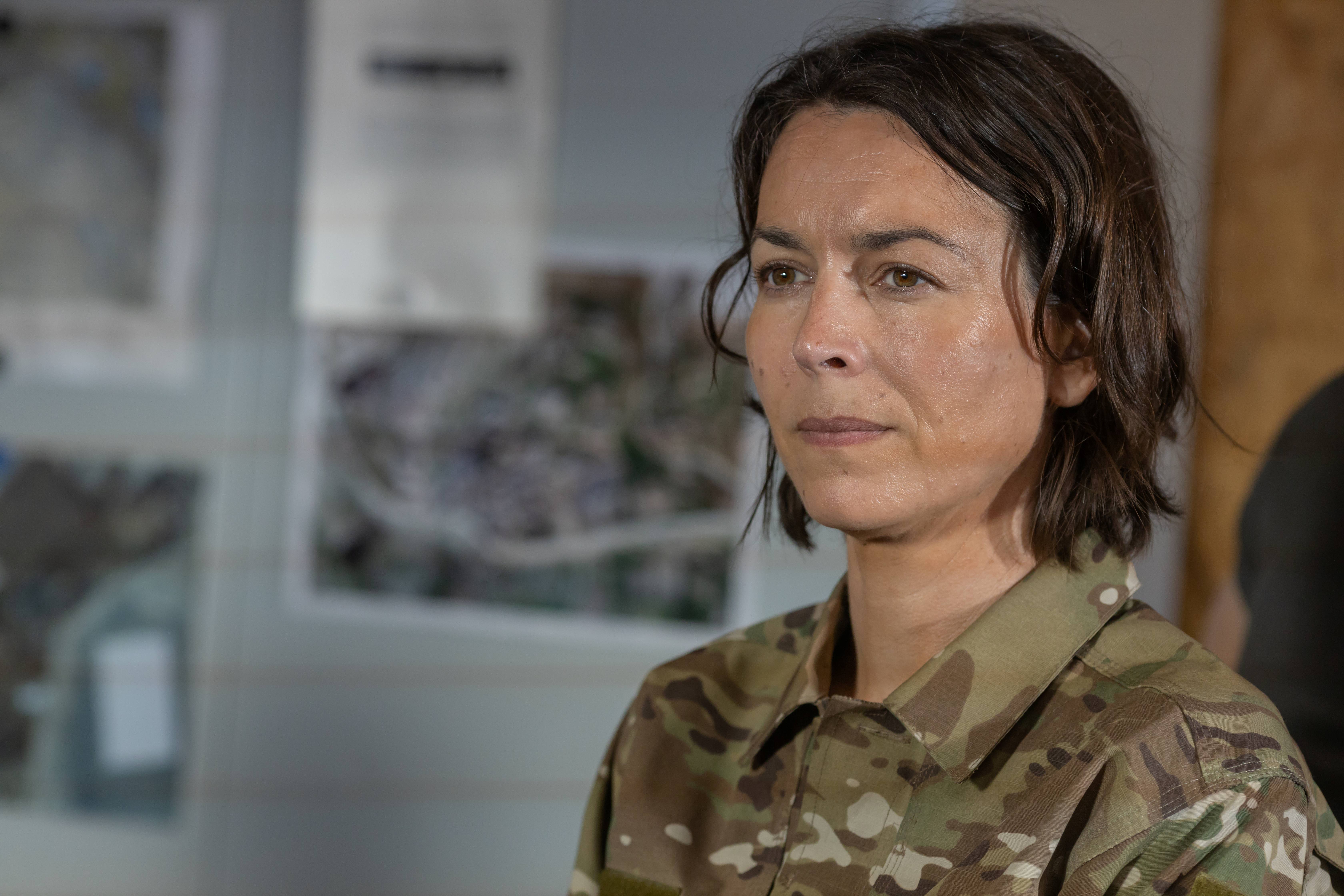 Adèle Brockner, officier du renseignement, est incarnée par Marie Dompnier dans Coeurs noirs saison 2.